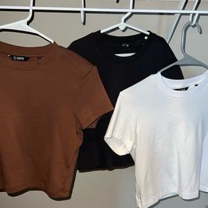 Cuts cropped short sleeve shirts